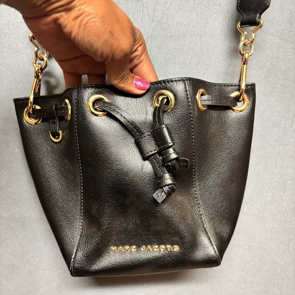 Marc Jacobs The Leather Bucket Bag Black Crossbody Small